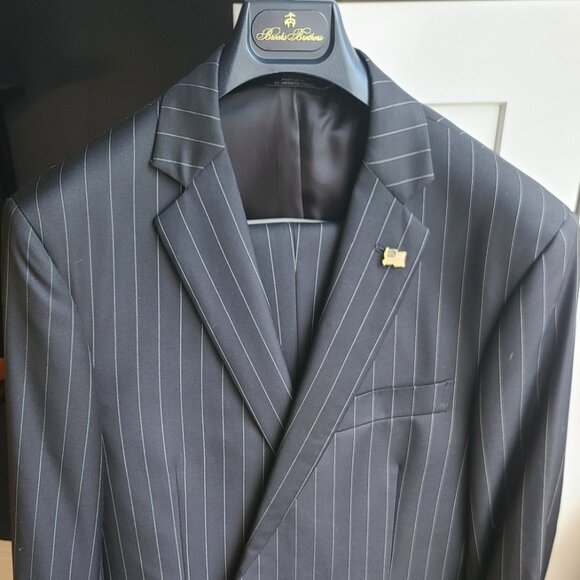 Brooks Brothers Pinstripe 1818 Regent Suit – Black – VBC – 42R